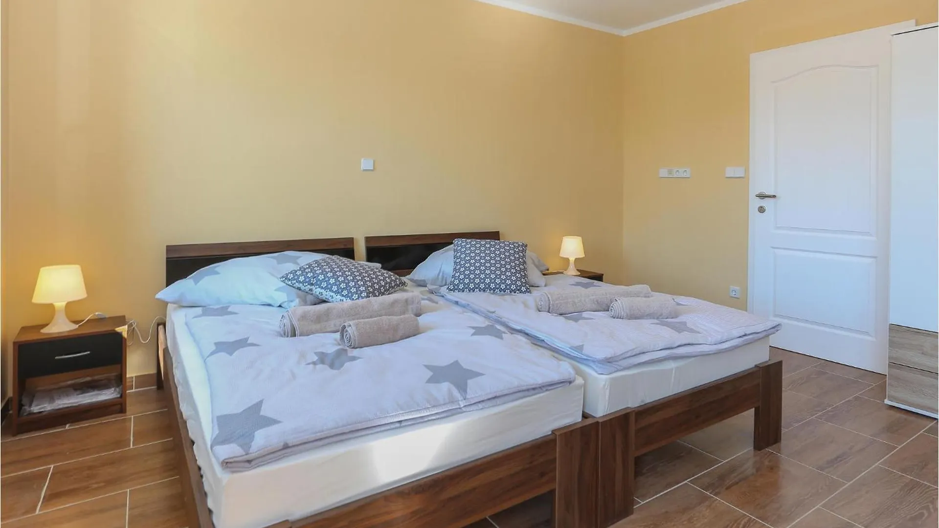 Apartmani Keran Kastela 0*,  Croatia
