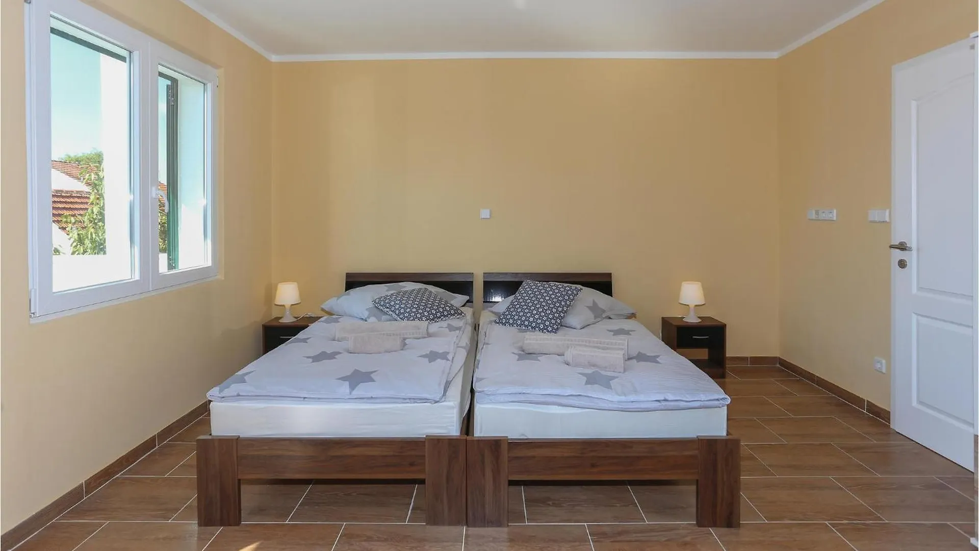 Apartmani Keran Kaštela 0*,